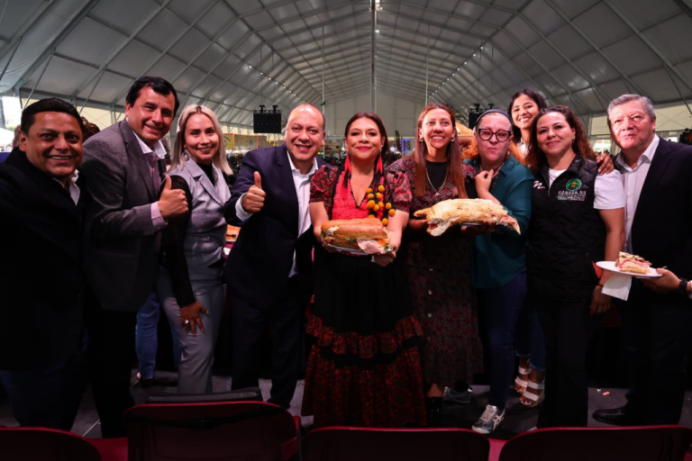 CDMX rompe récord con una torta de 100 metros