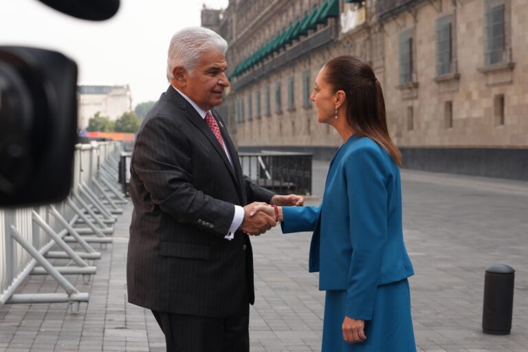 Sheinbaum recibe a presidente de Panamá en Palacio Nacional