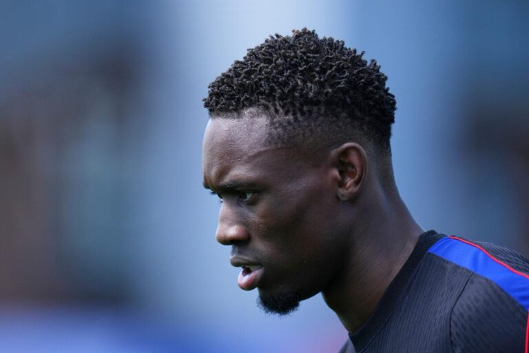 UEFA critica a FIFA por habilitar a Balogun