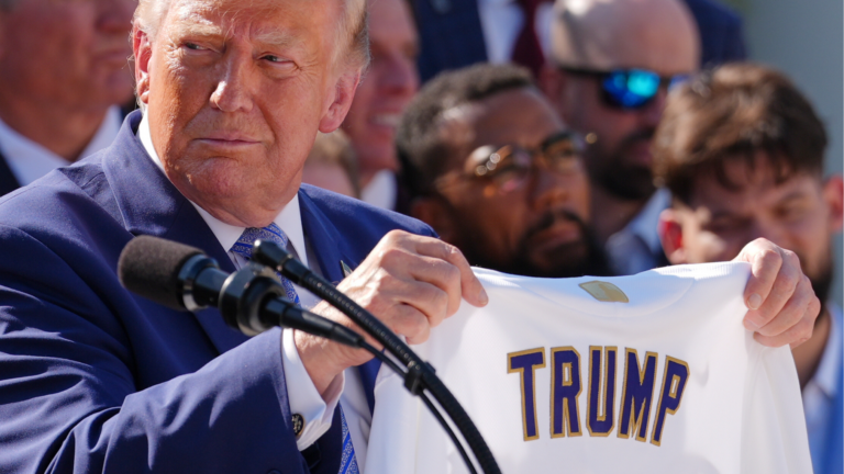 Dodgers visitan a Trump y desatan críticas de aficionados