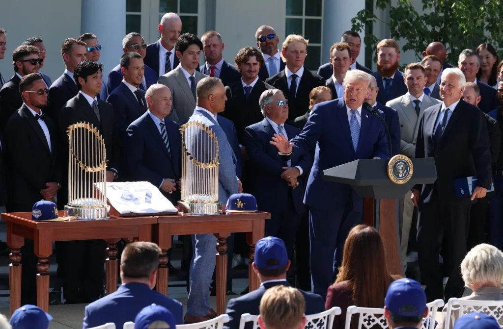 Dodgers visitan a Trump y desatan críticas de aficionados 1 Dodgers visitan a Trump y desatan críticas de aficionados