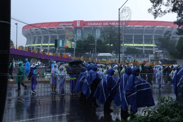 México vs Inglaterra se retrasa por tormenta eléctrica