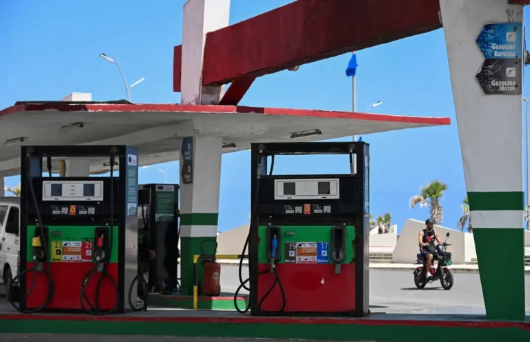 Cuba abre gasolineras y farmacias a la iniciativa privada