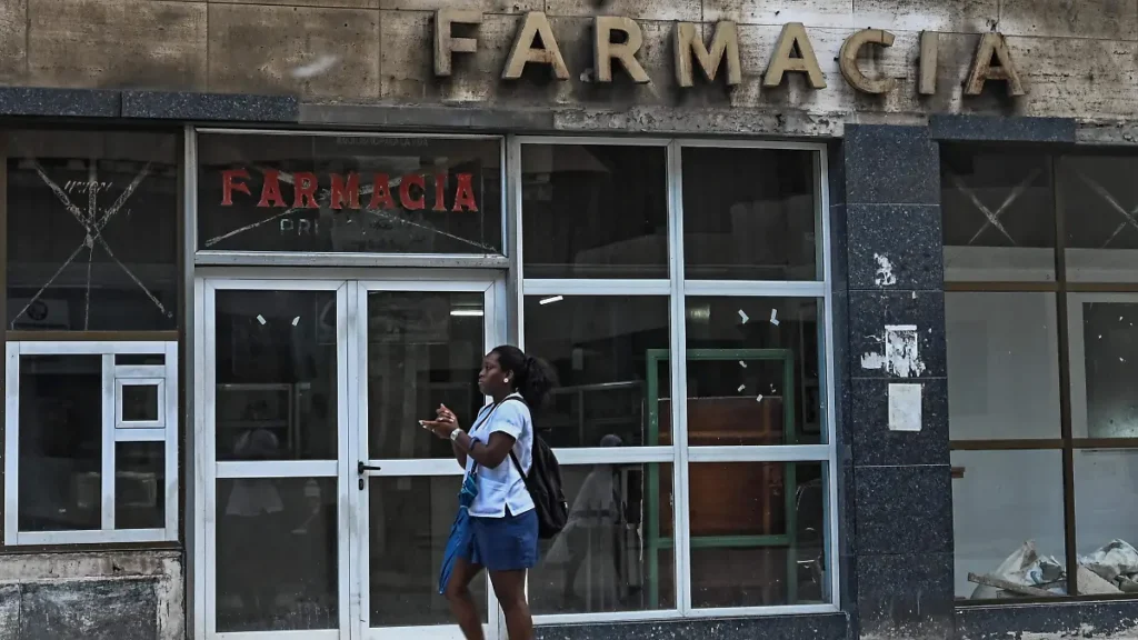 Cuba abre gasolineras y farmacias a la iniciativa privada 2 Cuba abre gasolineras y farmacias a la iniciativa privada