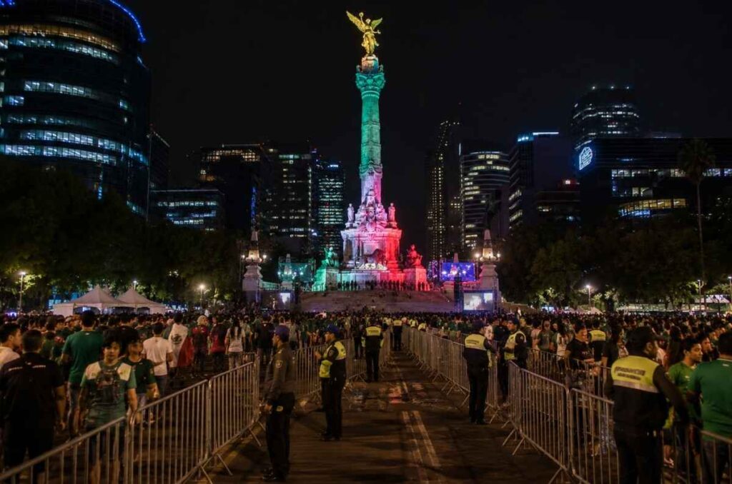 Derrota del Tri apaga el ánimo en el Zócalo 1 Derrota del Tri apaga el ánimo en el Zócalo