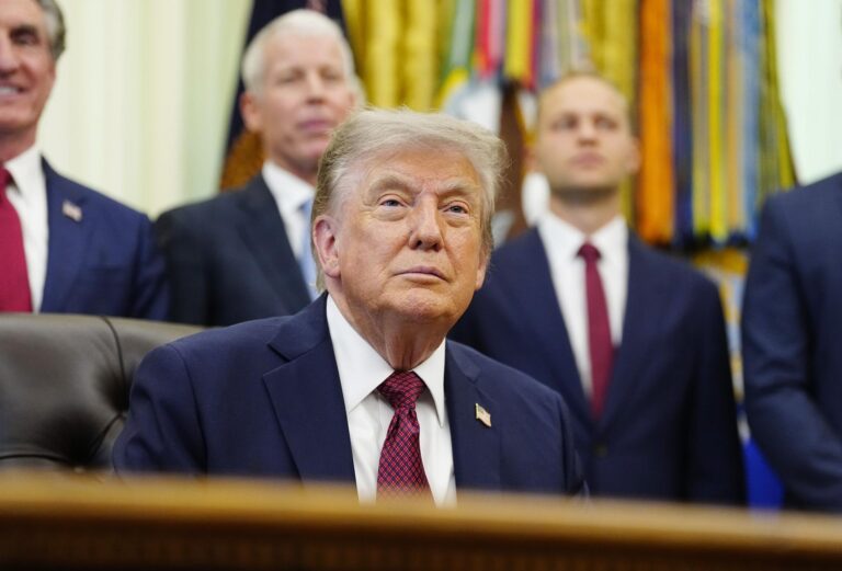 Trump minimiza renovación del T-MEC con México y Canadá