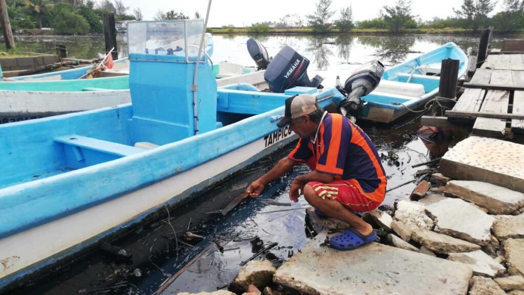 Pescadores de Tamaulipas exigen apoyos por derrame en el Golfo 2 Pescadores de Tamaulipas exigen apoyos por derrame en el Golfo