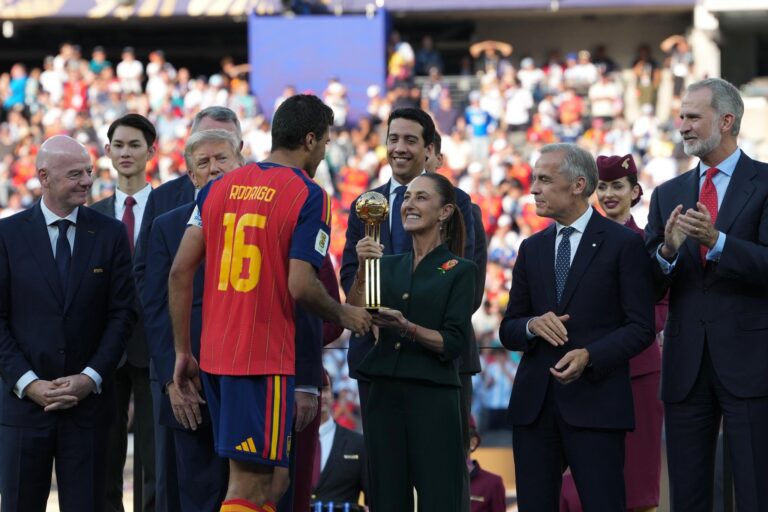 Sheinbaum entrega el Balón de Oro a Rodri en el Mundial 2026