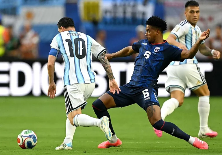 Argentina sufre, pero avanza a octavos del Mundial