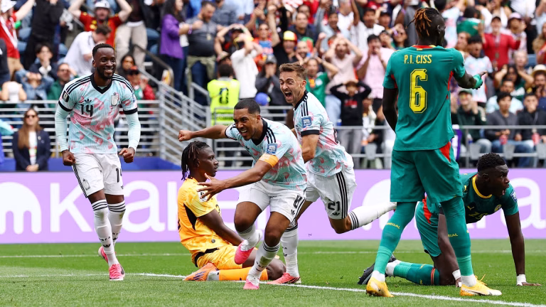 Bélgica remonta a Senegal y avanza a octavos del Mundial