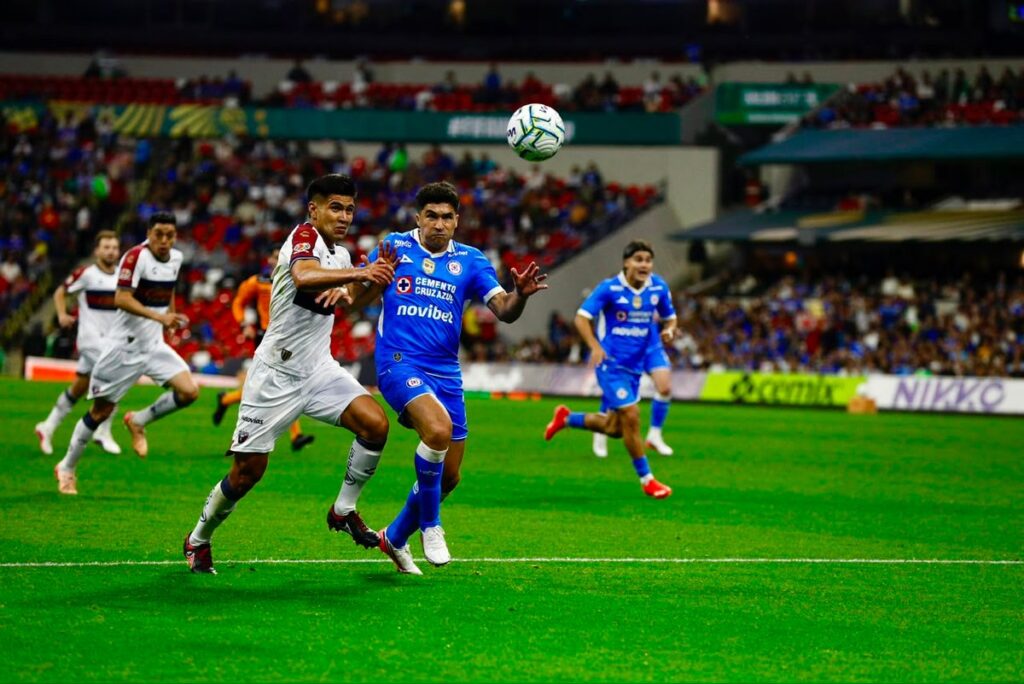 Atlante sorprende y acaba con el invicto de Cruz Azul 1 Atlante sorprende y acaba con el invicto de Cruz Azul