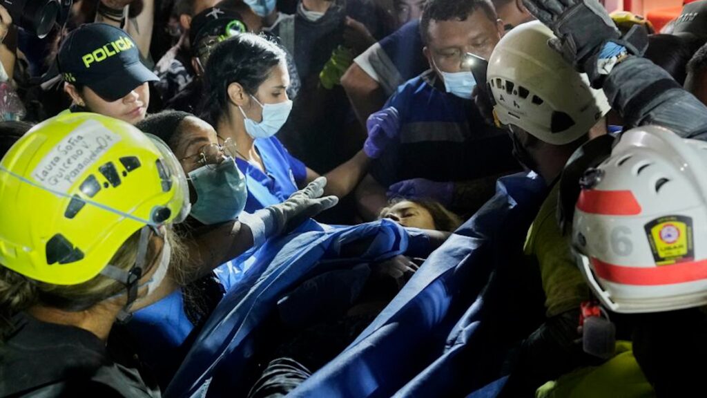 Muere mujer rescatada tras 37 horas bajo escombros en Colombia 1 Muere mujer rescatada tras 37 horas bajo escombros en Colombia