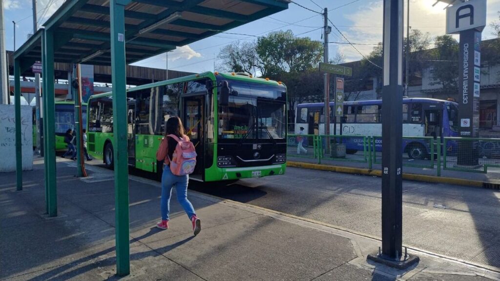 Estudiantes del oriente de CDMX pasan horas en transporte 1 Estudiantes del oriente de CDMX pasan horas en transporte