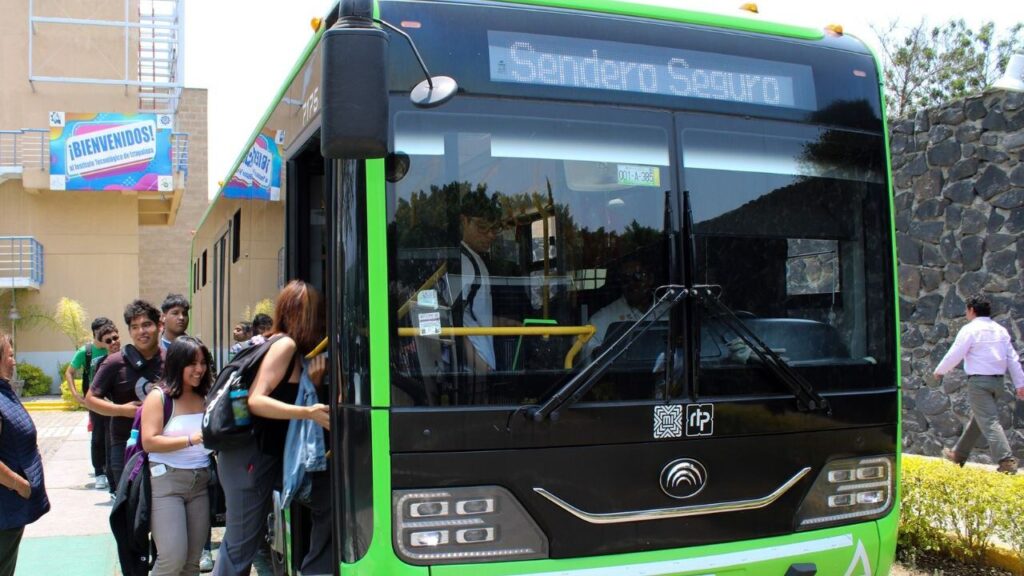 Estudiantes del oriente de CDMX pasan horas en transporte 2 Estudiantes del oriente de CDMX pasan horas en transporte