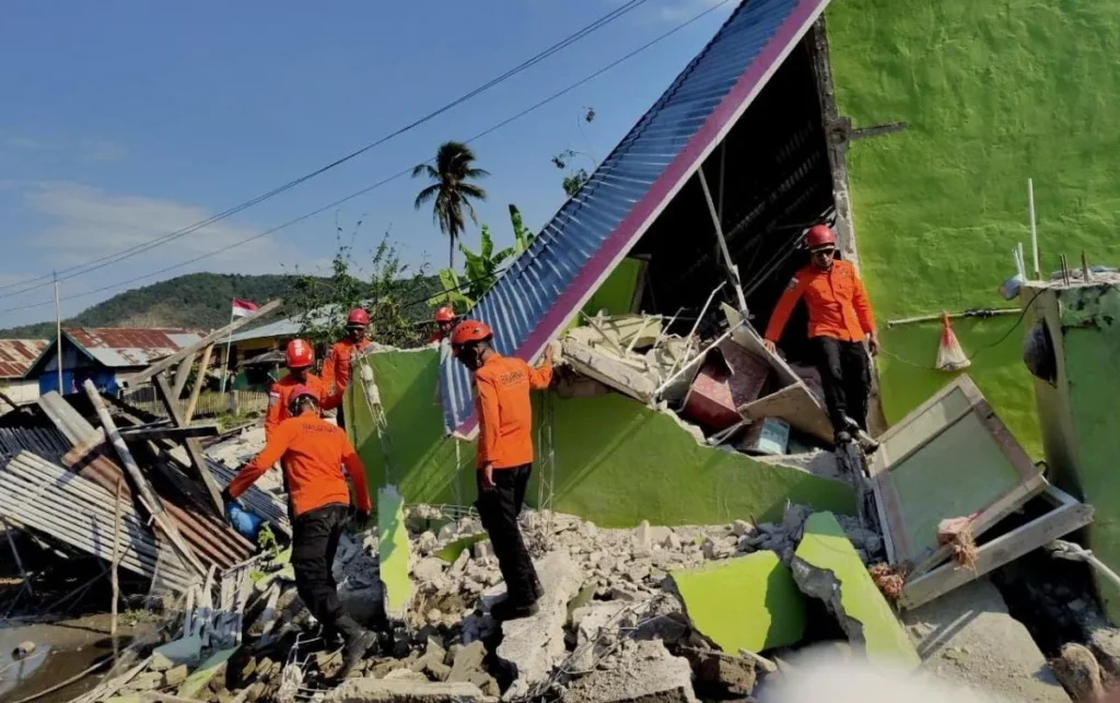 Terremoto de 7.7 deja 53 muertos en Indonesia 1 Terremoto de 7.7 deja 53 muertos en Indonesia