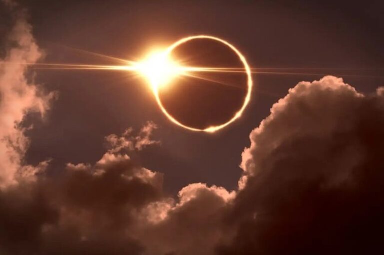 Eclipse solar total deslumbra a millones y a la NASA