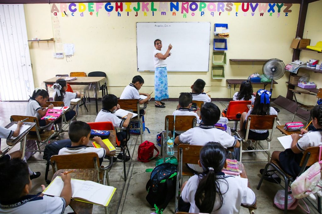 Regreso a clases 23.3 millones de alumnos en México 1 Regreso a clases 23.3 millones de alumnos en México