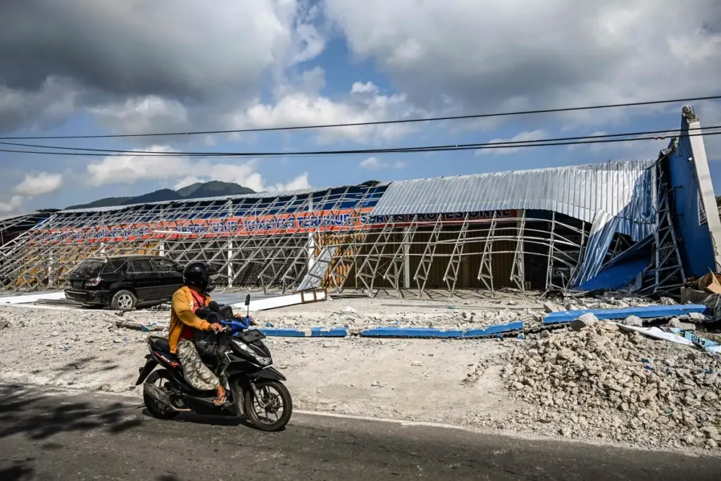 Terremoto de 7.7 deja 53 muertos en Indonesia 2 Terremoto de 7.7 deja 53 muertos en Indonesia