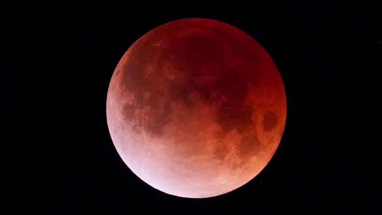 Luna de Sangre ilumina el cielo de México