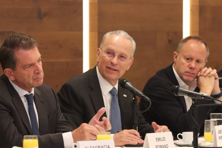Gobierno autoriza inversiones por 3 mil 500 mdd