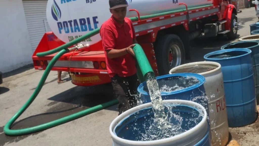 Tandeo de agua afecta a hogares y negocios en Nuevo Laredo 2 Tandeo de agua afecta a hogares y negocios en Nuevo Laredo