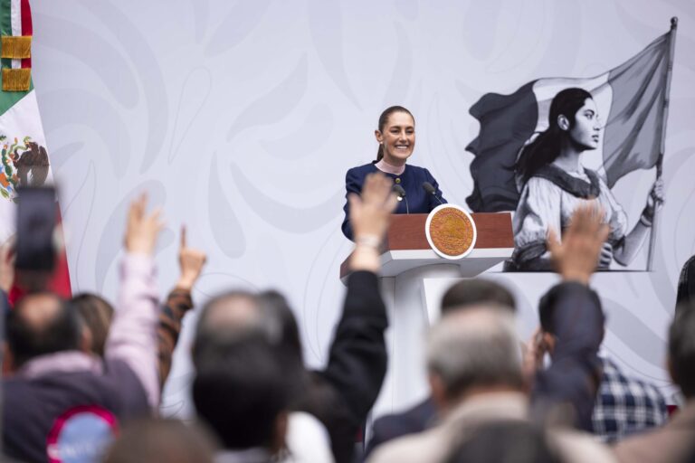 Sheinbaum defiende La Escuela es Nuestra y rechaza propuesta del PAN para que municipios administren recursos