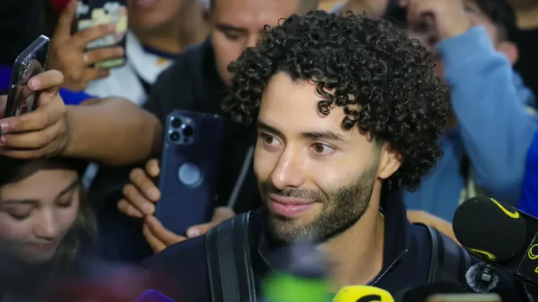 César “Chino” Huerta regresa a Pumas tras su paso por Europa