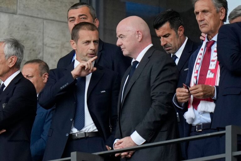 UEFA amenaza con demandar a la FIFA por plan de Infantino