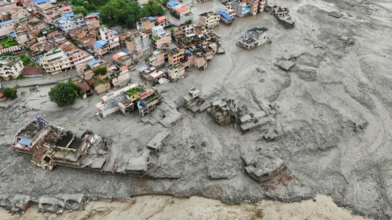 Inundaciones en Nepal dejan 362 muertos y 1,400 desaparecidos