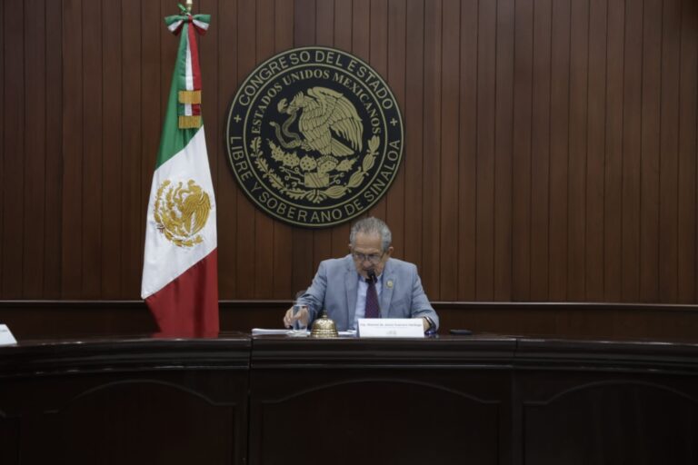 Congreso de Sinaloa aprueba licencia de Rubén Rocha Moya