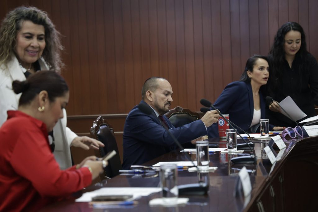 Congreso de Sinaloa aprueba licencia de Rubén Rocha Moya 1 Congreso de Sinaloa aprueba licencia de Rubén Rocha Moya