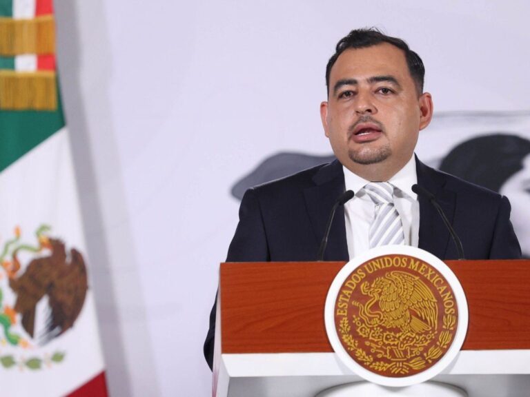 Inicia pago de beca Rita Cetina para útiles y uniformes