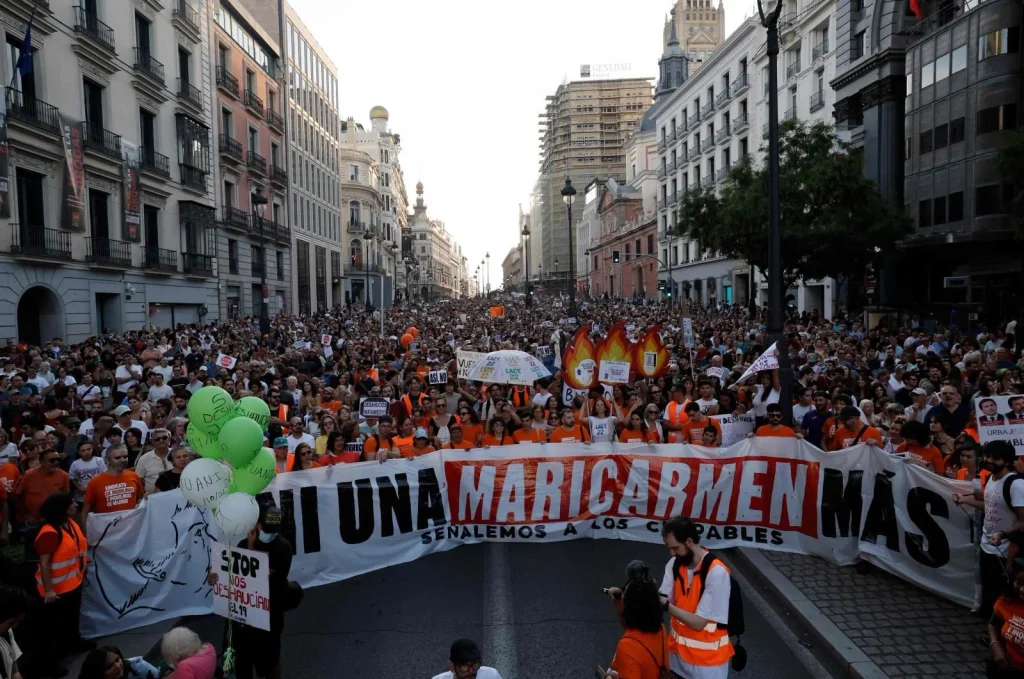Miles marchan en Madrid por el desahucio de Maricarmen 1 Miles marchan en Madrid por el desahucio de Maricarmen