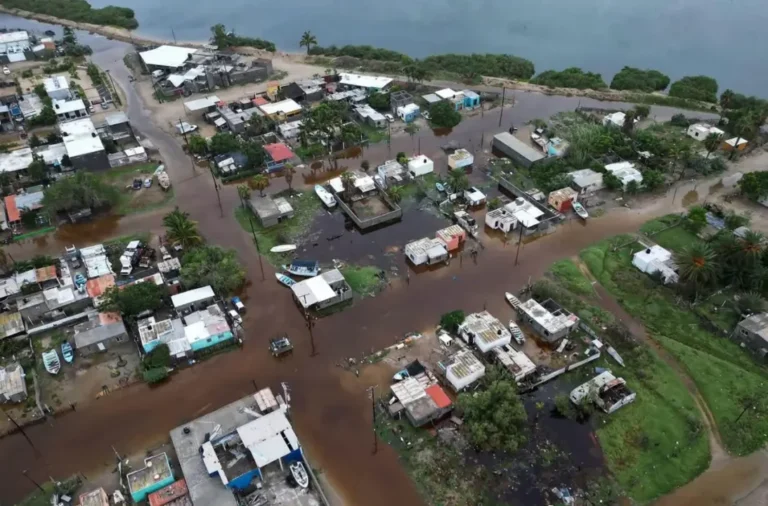 Polo deja inundaciones y daños en Sonora
