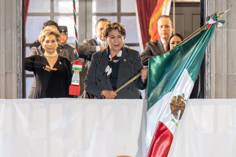 Delfina Gómez da Grito de Independencia en Toluca