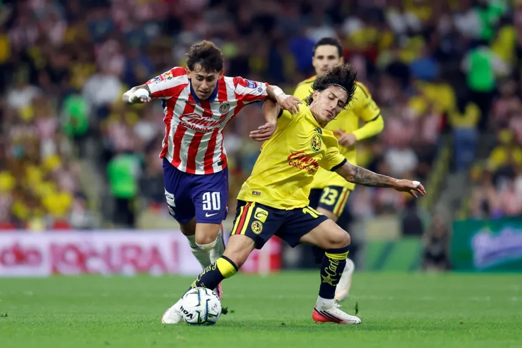 América rescata el Clásico Nacional ante Chivas 1 América rescata el Clásico Nacional ante Chivas