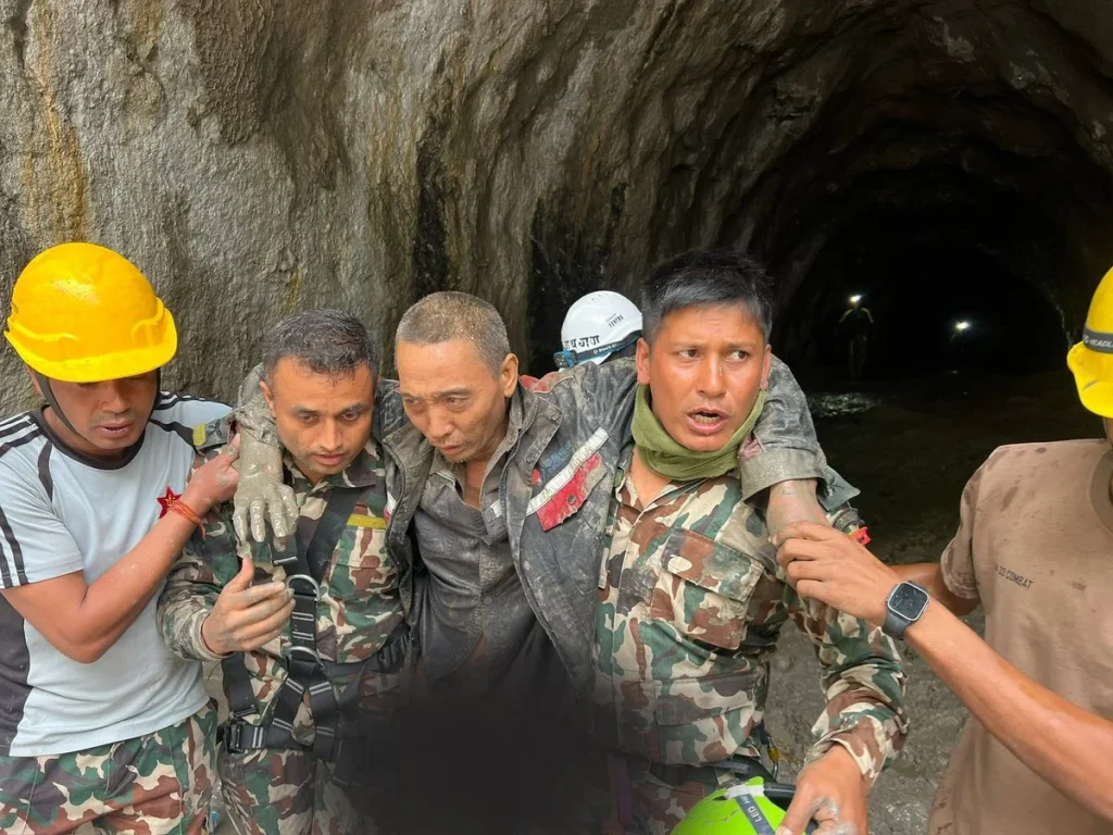 Rescatan con vida a Lu Haitao tras 10 días en Nepal 1 Rescatan con vida a Lu Haitao tras 10 días en Nepal