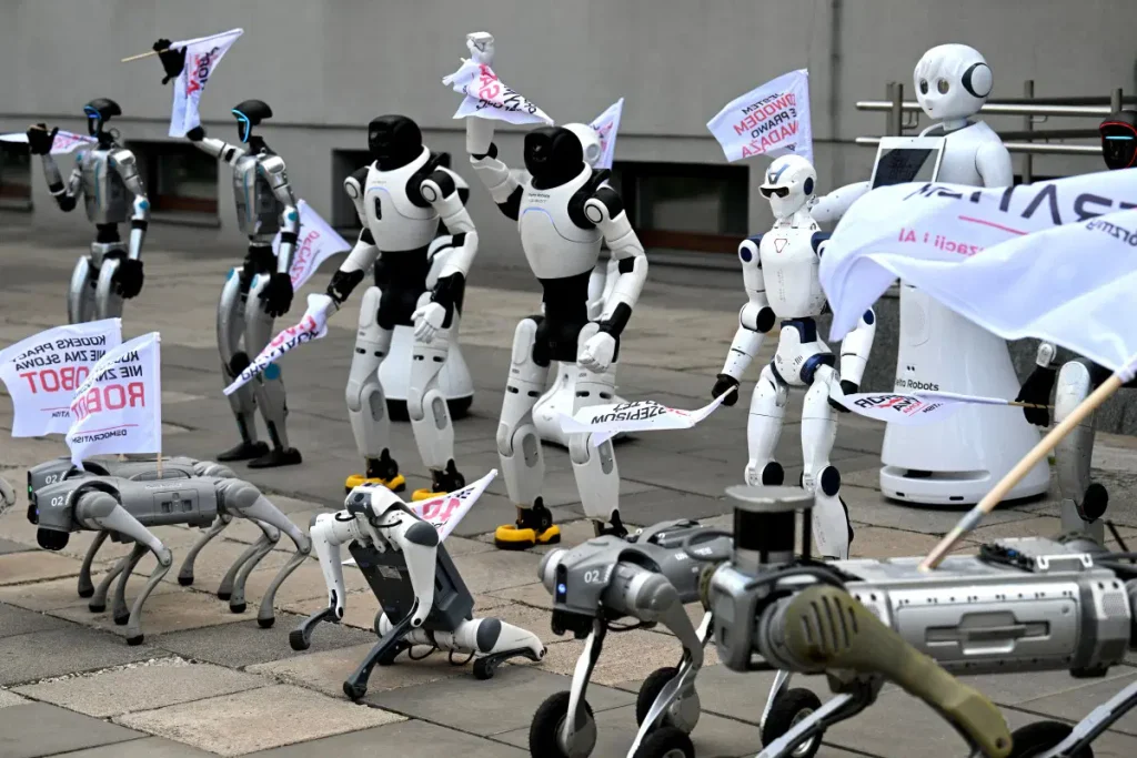 Robots protestan en Polonia contra el uso descontrolado de la IA 2 Robots protestan en Polonia contra el uso descontrolado de la IA