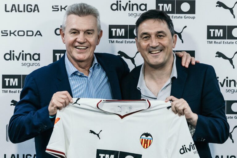 Javier Aguirre promete victorias tras llegar al Valencia