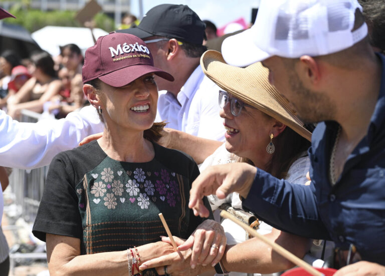 Sheinbaum: “No compramos votos, damos derechos”