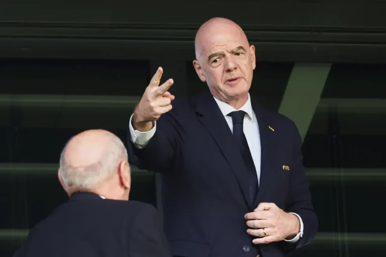 UEFA y Concacaf piden 10 mdd para cada federación