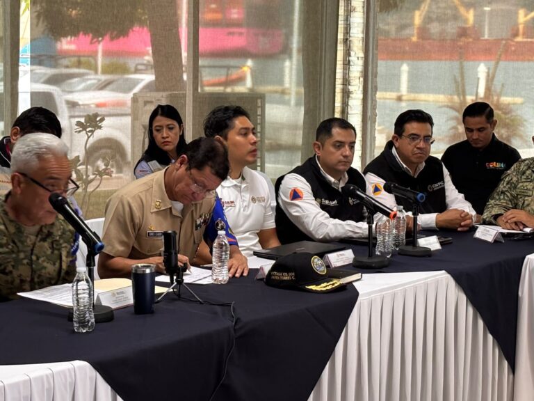 Cierran navegación en Manzanillo por huracán Polo
