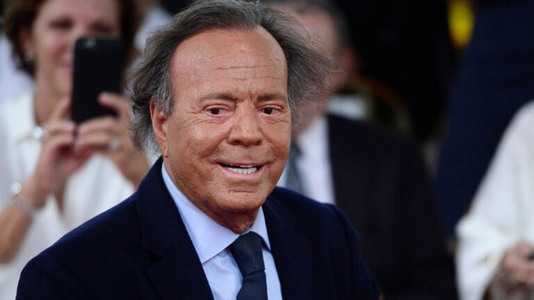 Julio Iglesias enfrenta nueva denuncia por agresión sexual