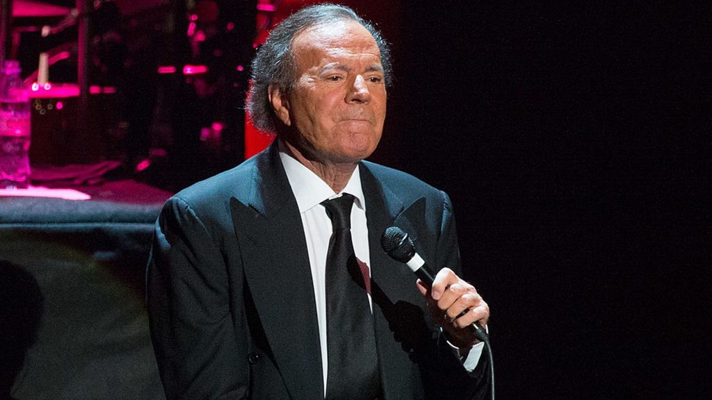 Julio Iglesias enfrenta nueva denuncia por agresión sexual 1 Julio Iglesias enfrenta nueva denuncia por agresión sexual