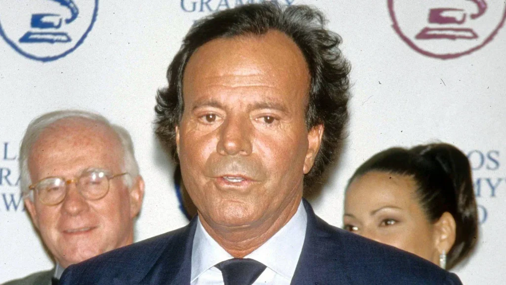 Julio Iglesias enfrenta nueva denuncia por agresión sexual 2 Julio Iglesias enfrenta nueva denuncia por agresión sexual