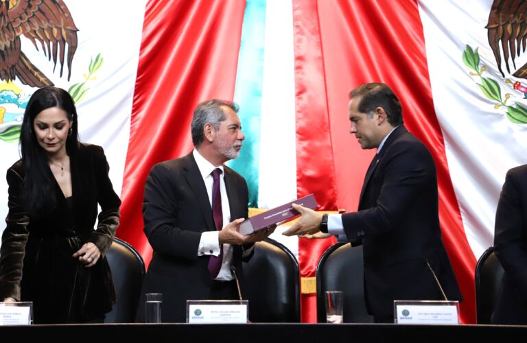 Hacienda presenta Paquete Económico 2027 con más controles al comercio de combustibles
