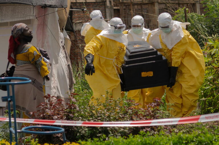 Ébola supera 8 mil casos confirmados en el Congo