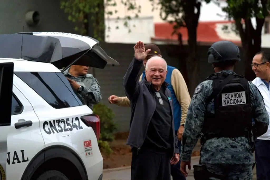 Ernesto Ruffo llega a Ensenada tras 39 horas de traslado 1 Ernesto Ruffo llega a Ensenada tras 39 horas de traslado