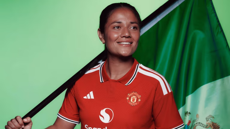 Rebeca Bernal hace historia y llega al Manchester United