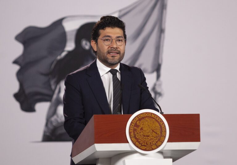 Mercado laboral suma 1.3 millones de personas en un año